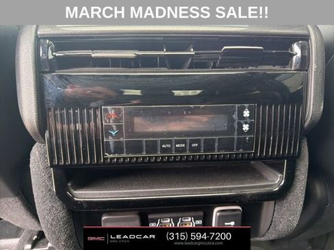 Used 2023 Jeep Wagoneer 4WD w/ Premium Group I image 19