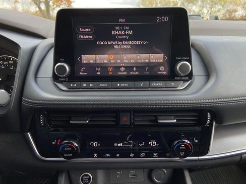 Used 2021 Nissan Rogue SV w/ Premium Package image 18