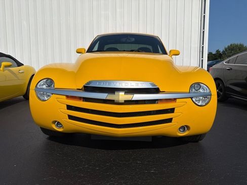 Used 2003 Chevrolet SSR w/ Preferred Equipment Group RWD image 1