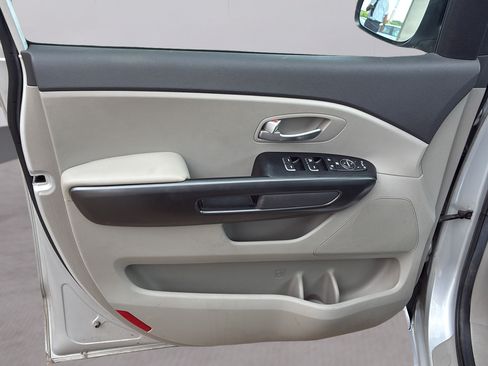 Used 2017 Kia Sedona LX w/ LX Essentials Premium Package FWD image 36