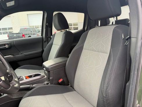 Used 2021 Toyota Tacoma TRD Off-Road image 13