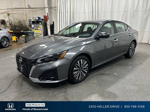 Used 2025 Nissan Altima 2.5 SV FWD image 4