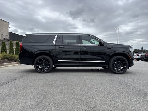New 2026 GMC Yukon XL Denali w/ Denali Reserve Package image 13