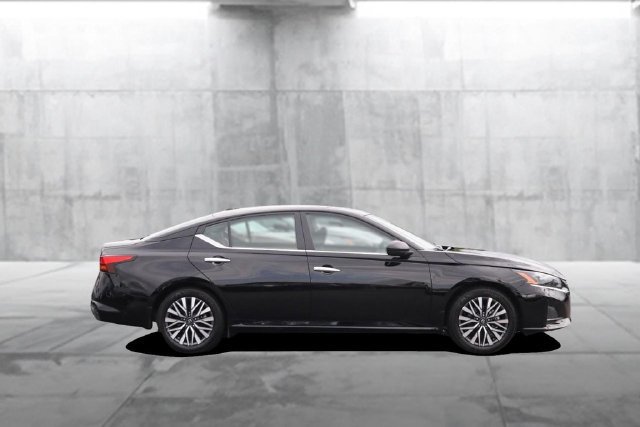Certified 2025 Nissan Altima 2.5 SV FWD image 5