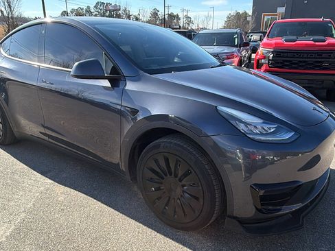 Used 2021 Tesla Model Y 2WD image 5