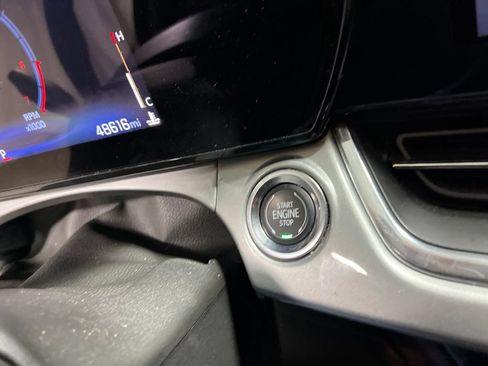 Used 2025 Chevrolet Trax LT FWD image 27