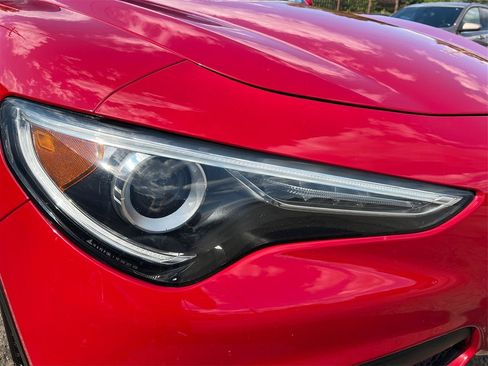 Used 2018 Alfa Romeo Stelvio AWD image 21
