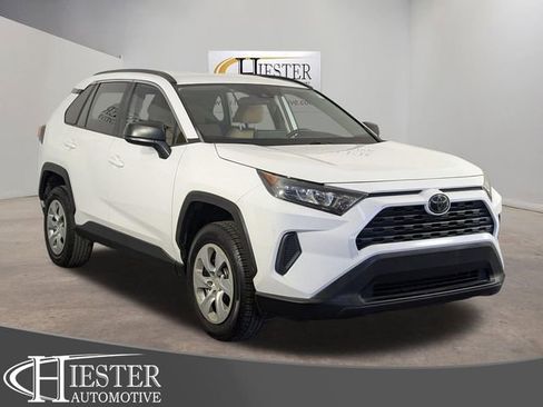 Used 2019 Toyota RAV4 LE image 1