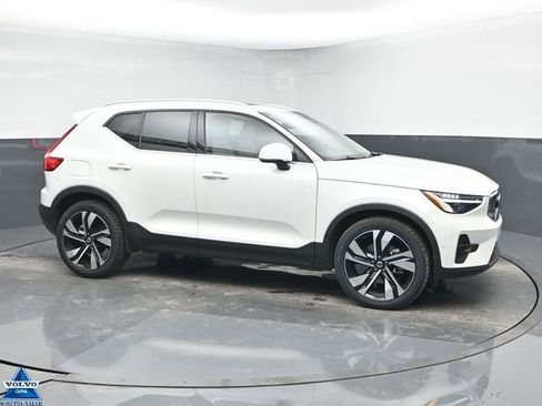 Used 2023 Volvo XC40 B4 Plus w/ Driver Assist Package image 1
