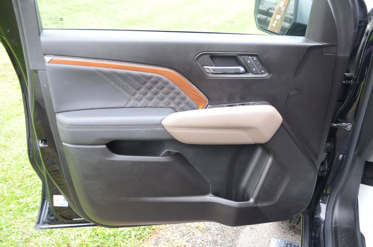 Used 2025 GMC Canyon Denali AWD/4WD image 19