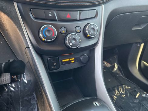 Used 2022 Chevrolet Trax LT w/ Driver Confidence Package AWD/4WD image 15