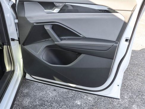 New 2025 Volkswagen Tiguan SE R-Line image 43