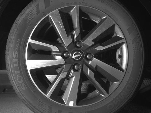 Used 2025 Nissan Versa SV image 15