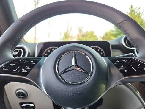 Used 2026 Mercedes-Benz GLC 300 4MATIC image 31