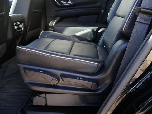 Used 2022 GMC Yukon SLT w/ SLT Premium Package image 23