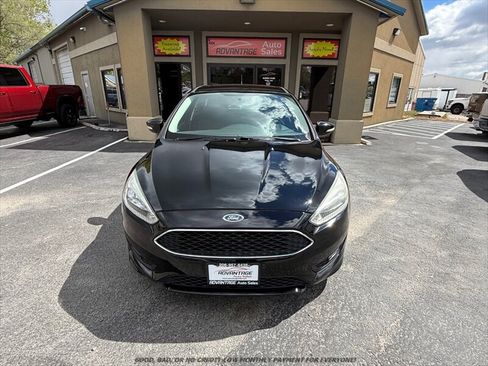 Used 2016 Ford Focus SE w/ SE Sport Package FWD image 2