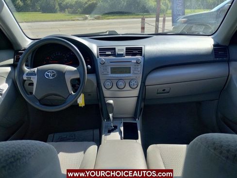 Used 2010 Toyota Camry LE image 33