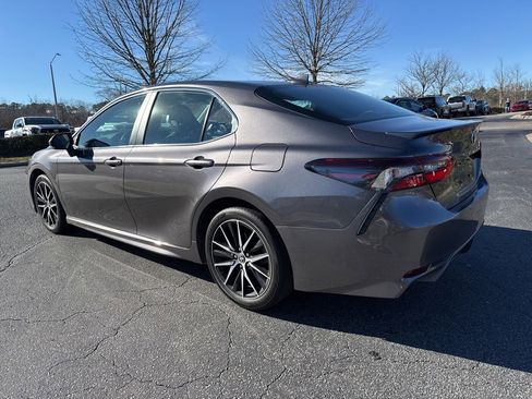 Used 2023 Toyota Camry SE image 4