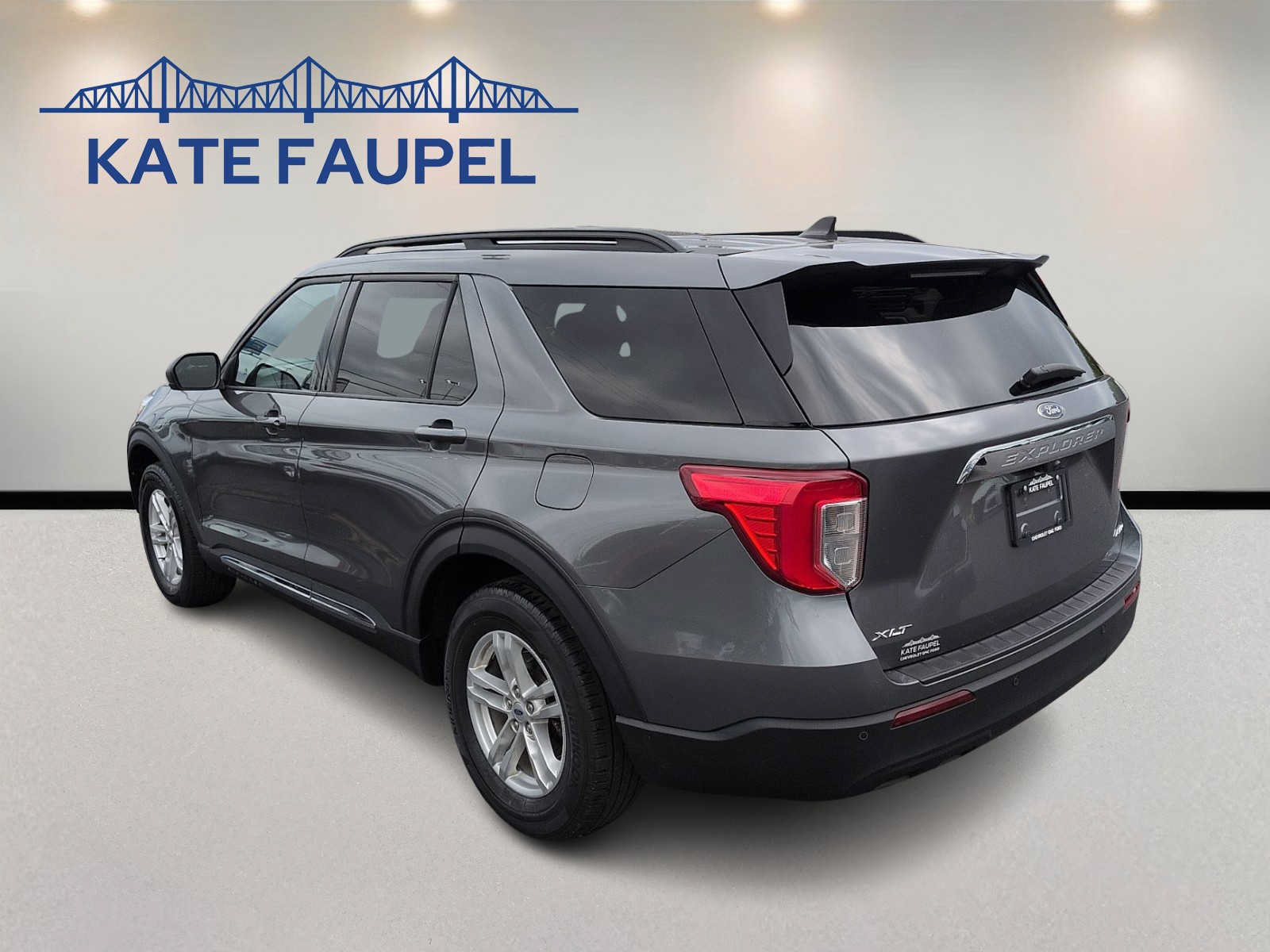 Used 2023 Ford Explorer XLT AWD/4WD image 5