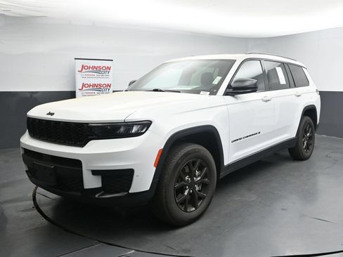 Used 2024 Jeep Grand Cherokee L Laredo AWD/4WD image 4