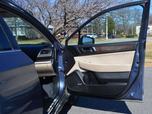 Used 2017 Subaru Outback 2.5i Limited image 21