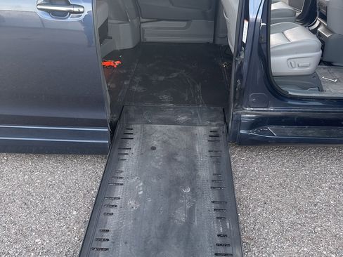 Used 2020 Toyota Sienna XLE w/ XLE Navigation Package image 12