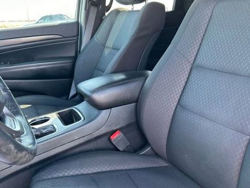 Used 2020 Jeep Grand Cherokee Laredo w/ Security & Convenience Group image 23