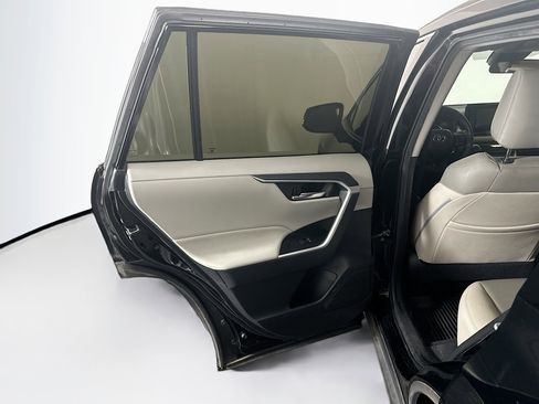 Used 2021 Toyota RAV4 XLE FWD image 25