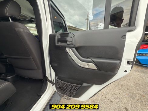 Used 2017 Jeep Wrangler Unlimited Sahara w/ Max Tow Package AWD/4WD image 37