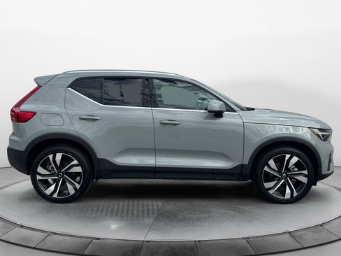 Used 2025 Volvo XC40 B5 Plus AWD/4WD image 8