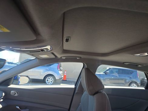 Used 2025 Hyundai Elantra SEL FWD image 11