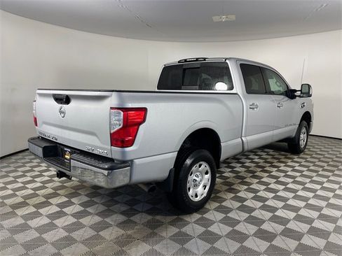 Used 2018 Nissan Titan SV image 22