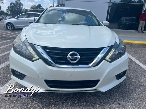 Used 2018 Nissan Altima 2.5 SL w/ 2.5 SL Technology Package FWD image 2
