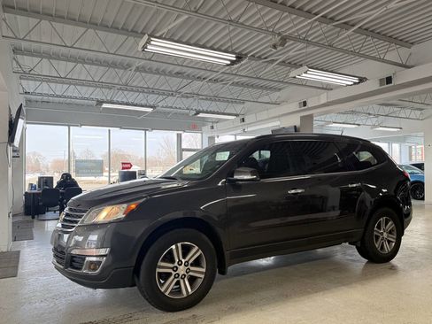 Used 2017 Chevrolet Traverse LT image 4