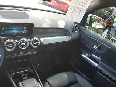 Used 2021 Mercedes-Benz GLB 250 4MATIC image 22