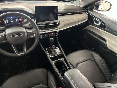 Used 2025 Jeep Compass Limited AWD/4WD image 23