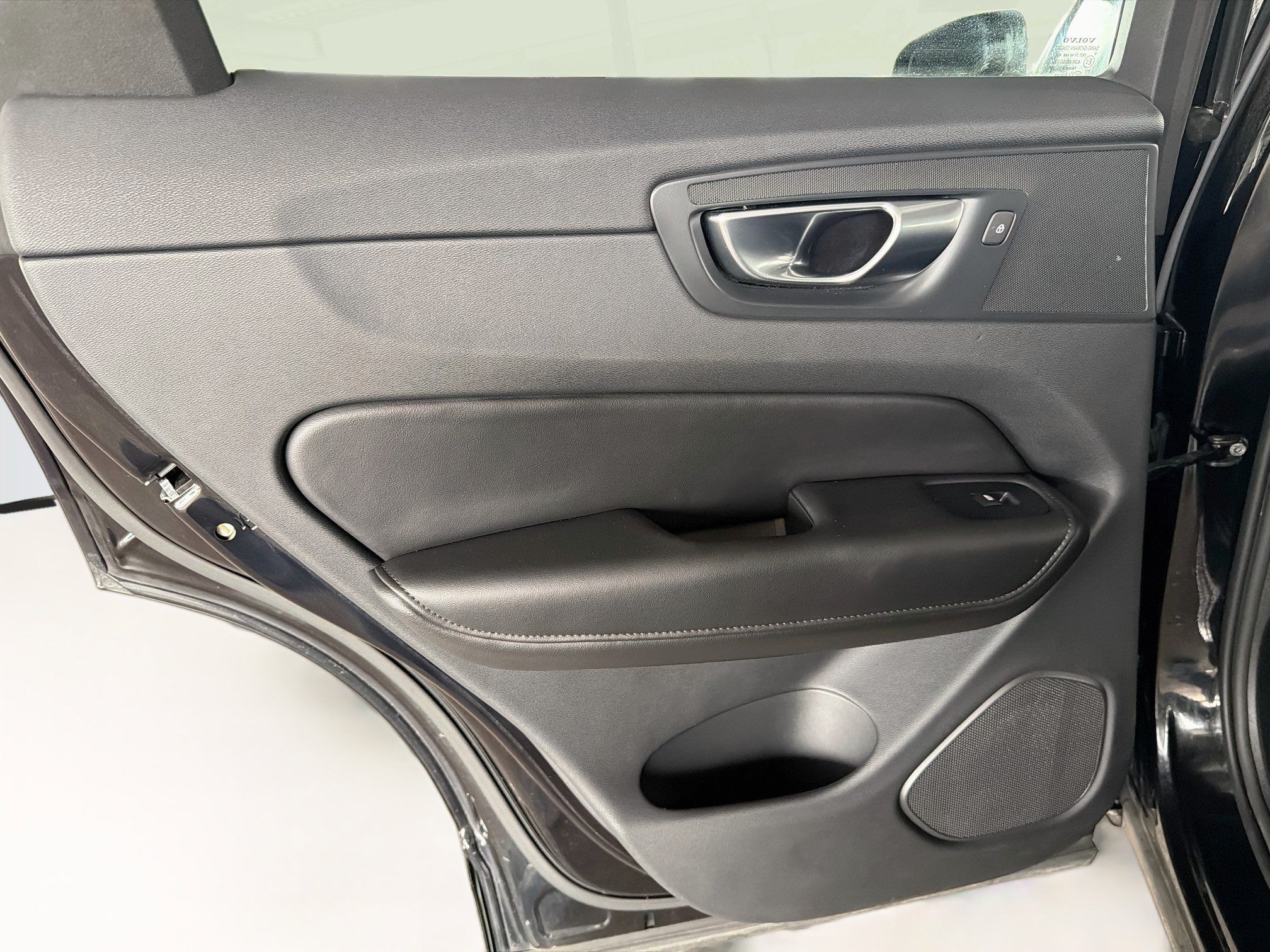 Used 2025 Volvo XC60 B5 Core AWD/4WD image 26