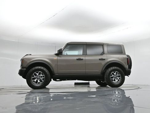 Used 2025 Ford Bronco Badlands image 54