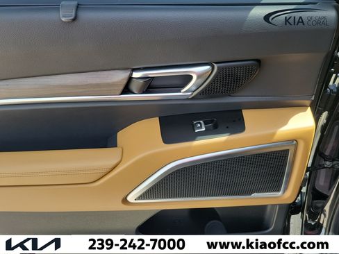 Certified 2022 Kia Telluride SX w/ Towing Package FWD image 14