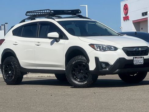 Used 2021 Subaru Crosstrek 2.0i Premium w/ Moonroof Package AWD/4WD image 2