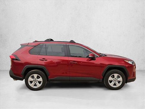 Used 2019 Toyota RAV4 XLE w/ Convenience Package FWD image 4