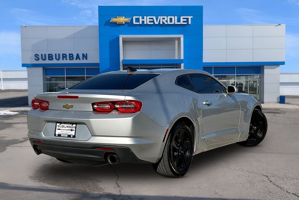 Used 2019 Chevrolet Camaro LT RWD image 4