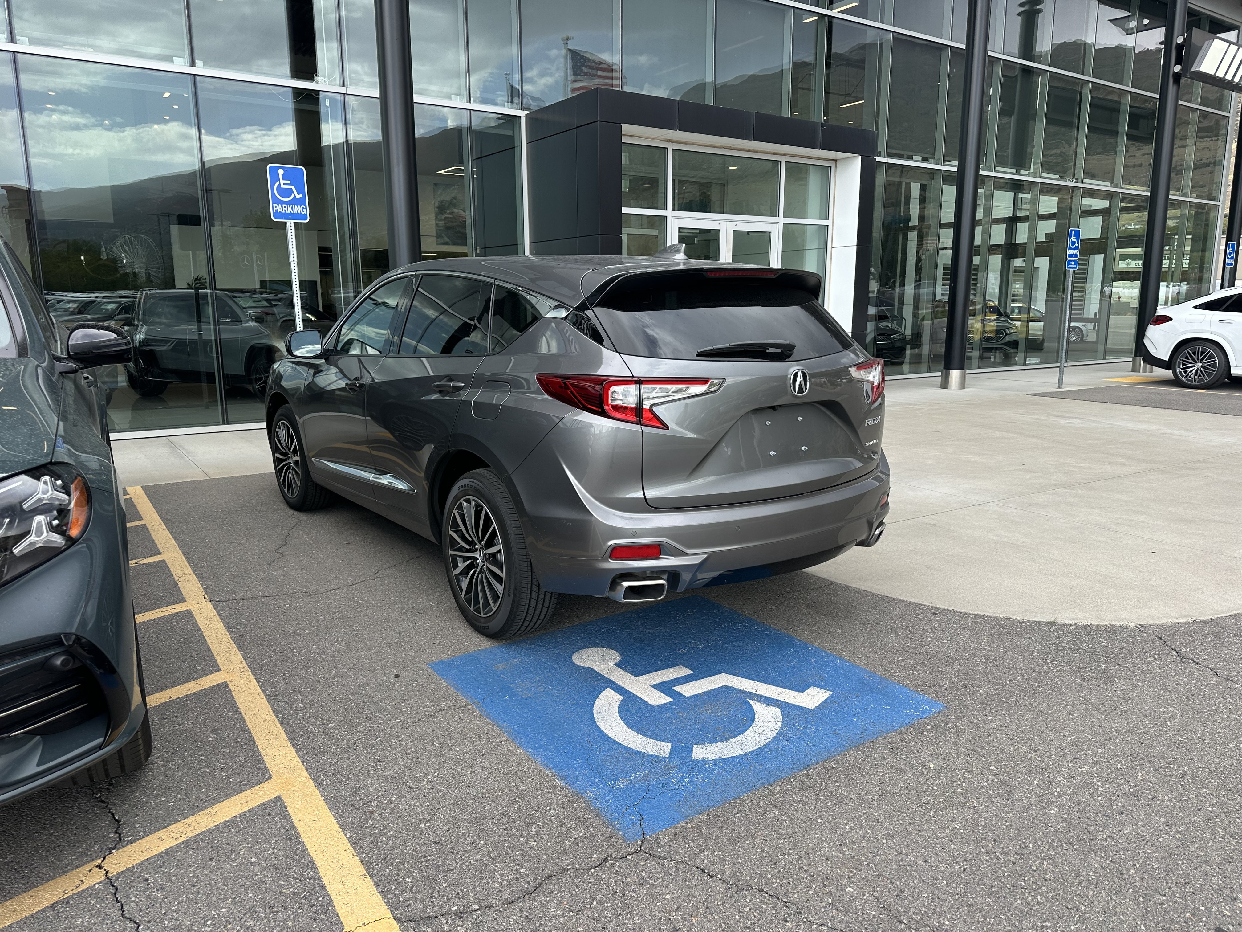 Used 2025 Acura RDX w/ Advance Package AWD/4WD image 4