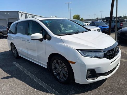 Used 2025 Honda Odyssey Touring image 2