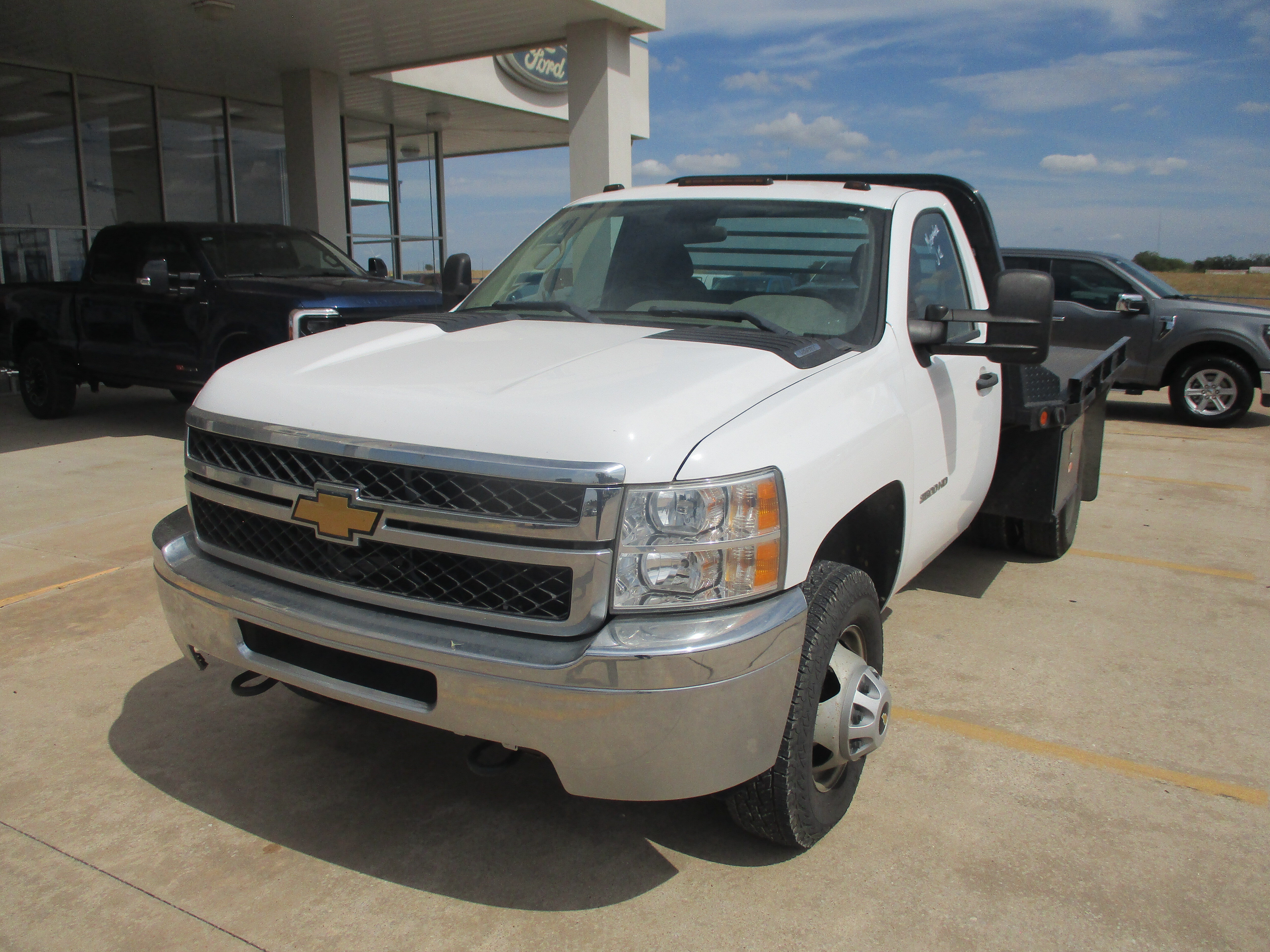 Used 2012 Chevrolet Silverado 3500 W/T RWD image 2