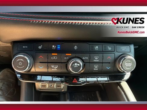 Used 2025 Dodge Durango R/T AWD/4WD image 32
