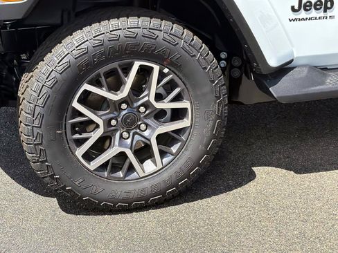 New 2026 Jeep Wrangler Unlimited Sahara AWD/4WD image 5