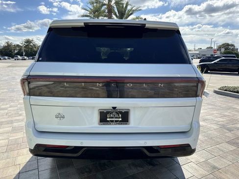 New 2025 Lincoln Navigator Reserve w/ Jet Appearance Package image 3