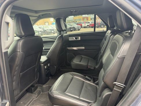 Used 2021 Ford Explorer Limited w/ Equipment Group 301A AWD/4WD image 6