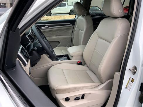 Used 2023 Volkswagen Atlas SE w/ Black Wheel Package image 8